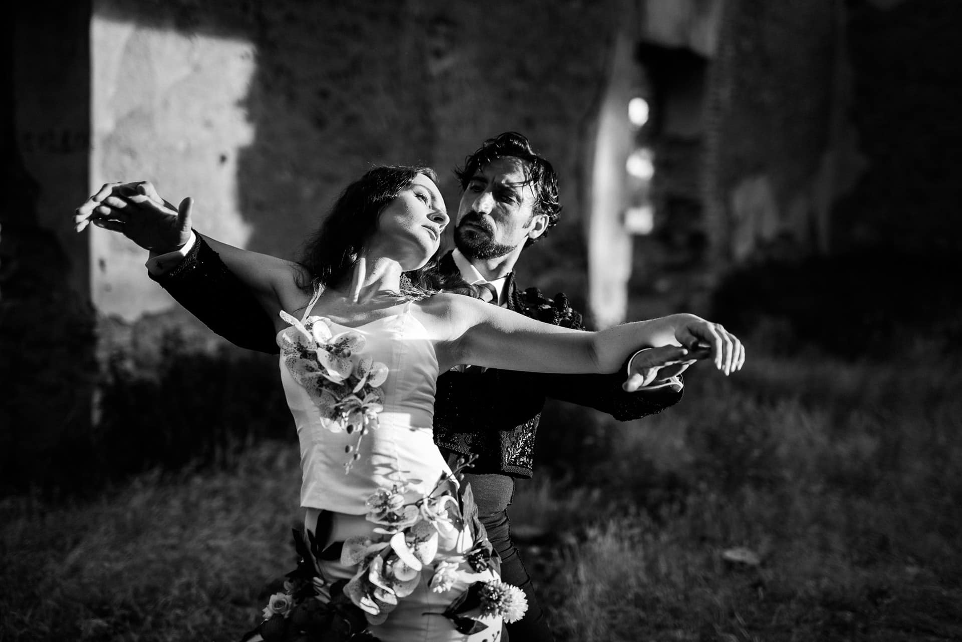 Arte flamenco en movimiento vibrante.